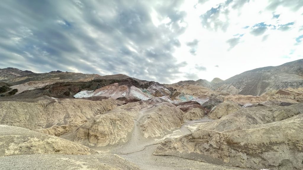 Montagne colorée de Artist Palette à Death Valley