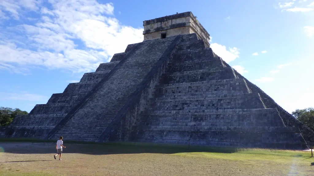 Photo du temple principal de Chichen Itza à Valladolid au Mexique, Yucatán