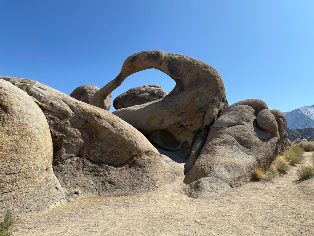 Photo de Mobius Arch aux Alabama Hills près de Lone Pine, Californie