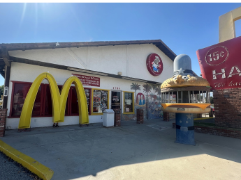 Photo de la façade du musée McDonald's à San Bernardino, Californie