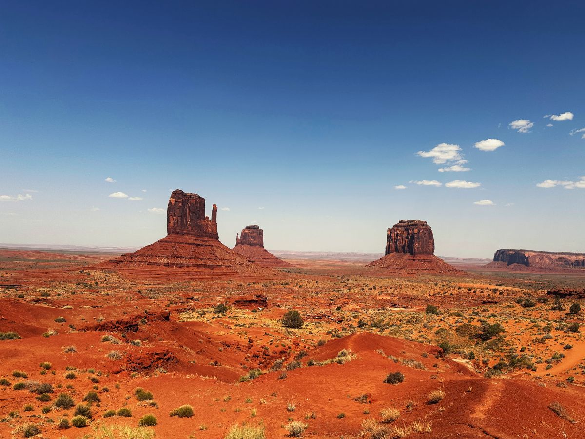 Photo des 3 butes principales de Monument Valley, Navajo Tribal Park, Utah.