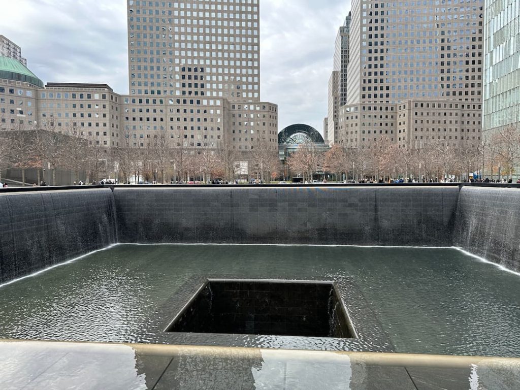 Photo du bassin du 11/9 Memorial, Ground Zéro, à New York
