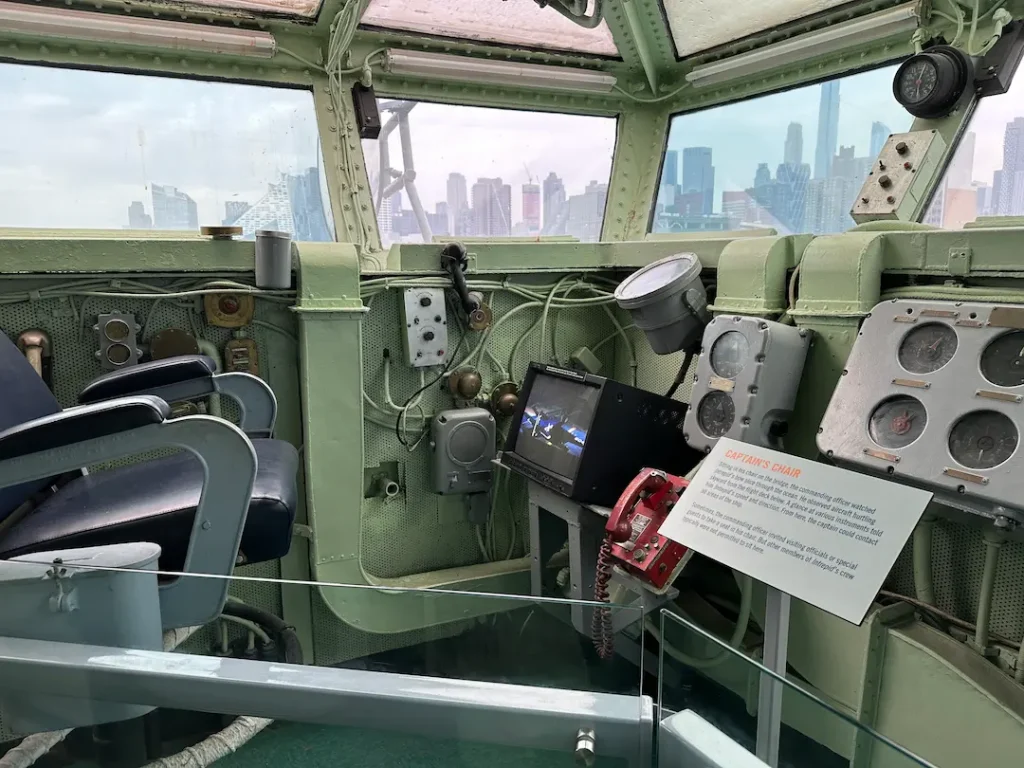 Cabine du commandant du porte avion à l'intrepid sea air and space museum, New York
