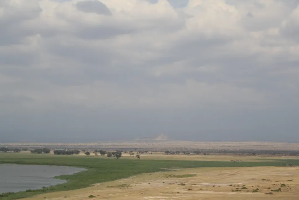 Parc National d'Amboseli, Kenya, vu des hauteurs avec ses lacs et ses plaines arides
