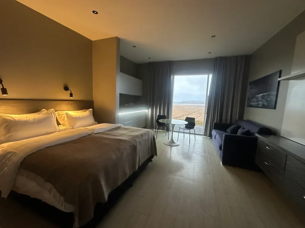 Chambre familiale du cottage à Black and Beach Suites à Vik en Islande