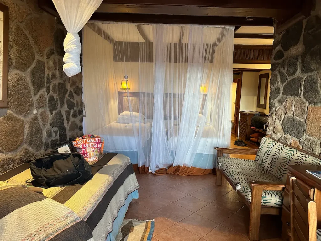 Chambre familiale au Kilaguni Serena Safari Lodge, au Parc National de Tsavo Ouest, Kenya