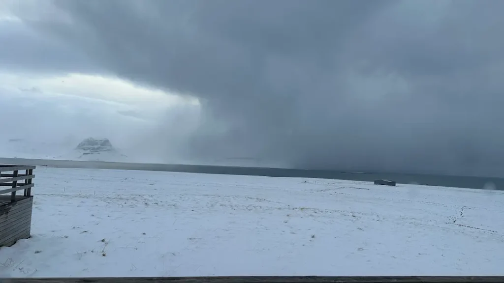 Vue depuis la chambre du cottage au Dis Cottage dans la péninsule de Snæfellsnes en Islande
