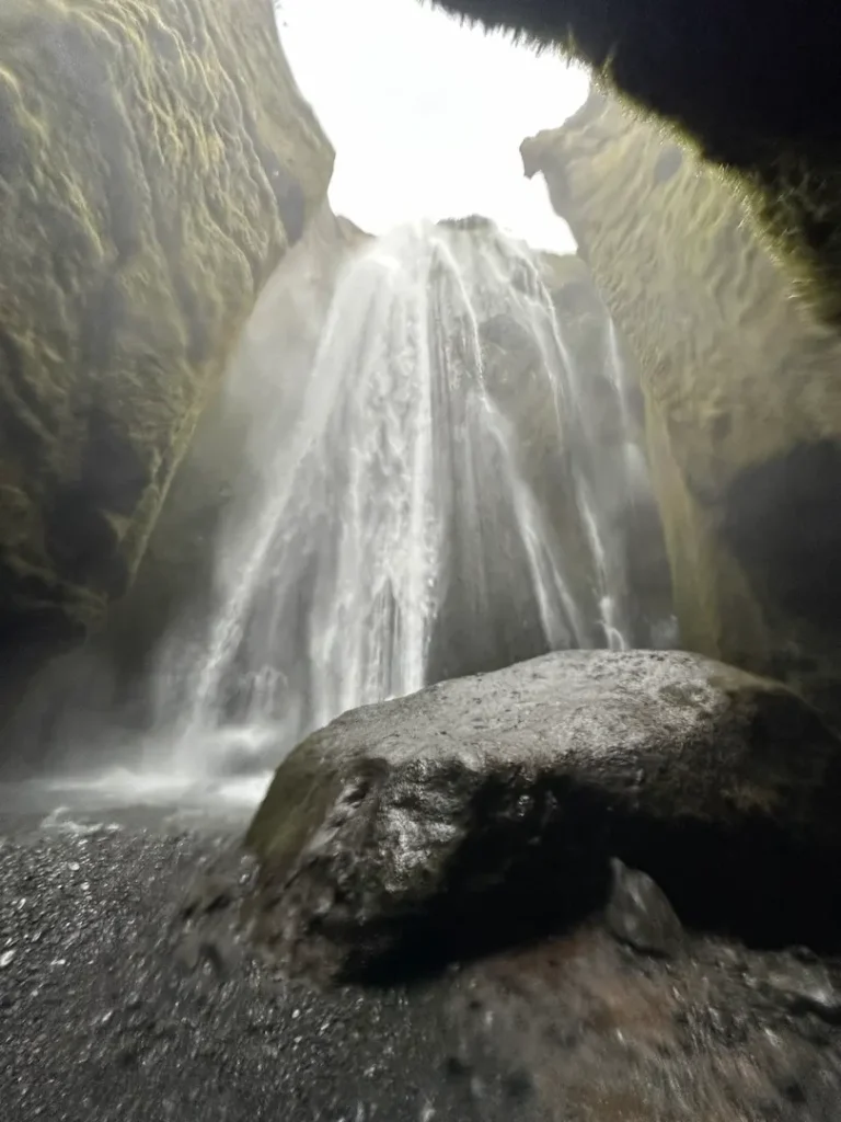 Cascade de Gljufrabu, près de Seljalandsfoss, Islande