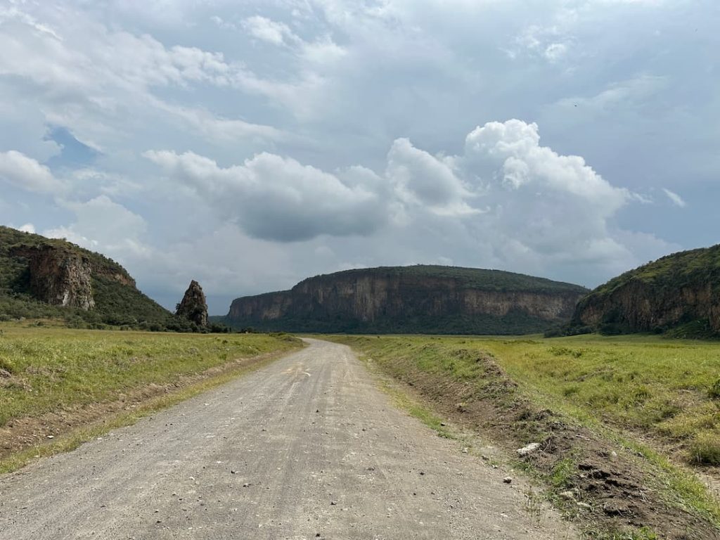Vue de la route du Parc National de Hell's Gate, dans la région du Lac Navaisha, au Kenya