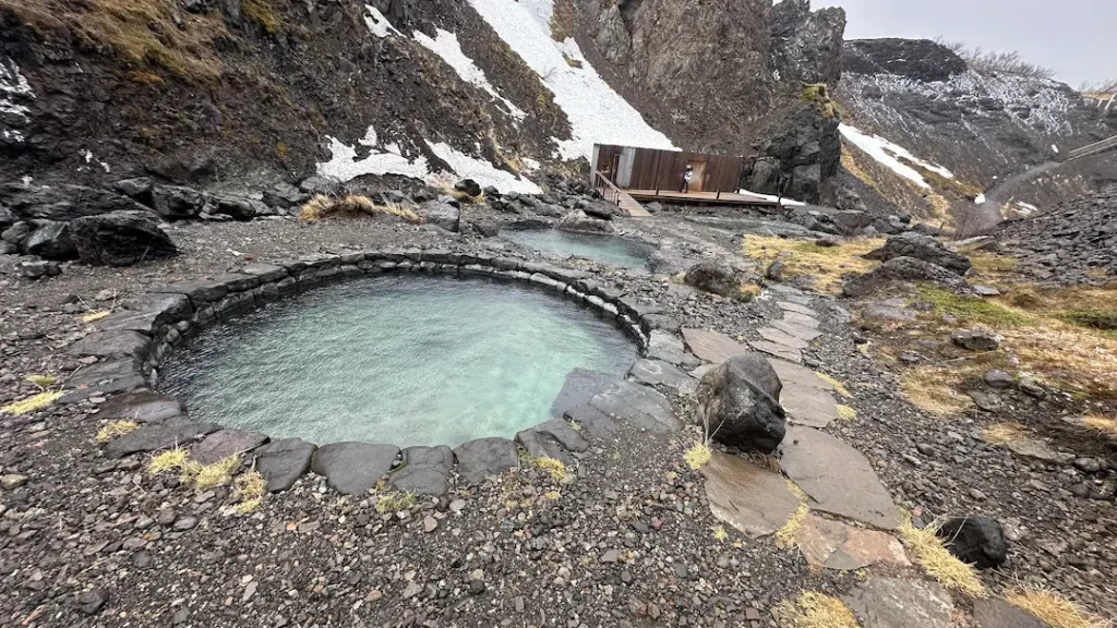 Vu d'ensemble de Húsafell Canyon Baths, dans le Cercle d'Argent en Islande