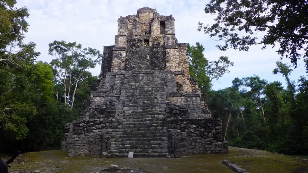 Ruines de Muyil dans la réserve de Sian Ka’an à Tulum au Mexique