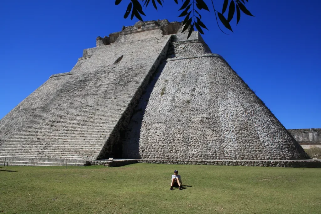 Site Uxmal au Mexique visité par une mère et son ado