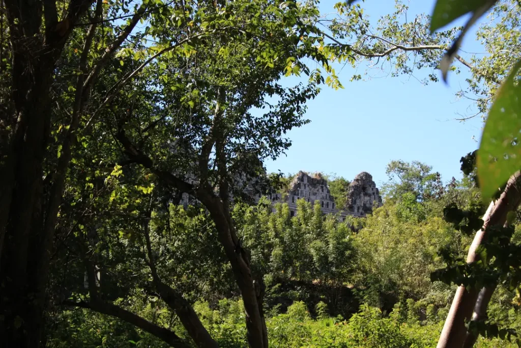 Site Uxmal au Mexique visité par une mère et son ado