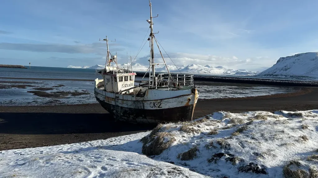 Navire échoue Sandgerdi à proximité de Hellissandur dans la péninsule de Snæfellsnes en Islande en hiver
