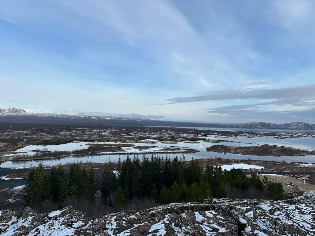 Parc national de Þingvellir (les plaines du Parlement) situé à 45 minutes de Reykjavik en Islande vue depuis les hauteurs