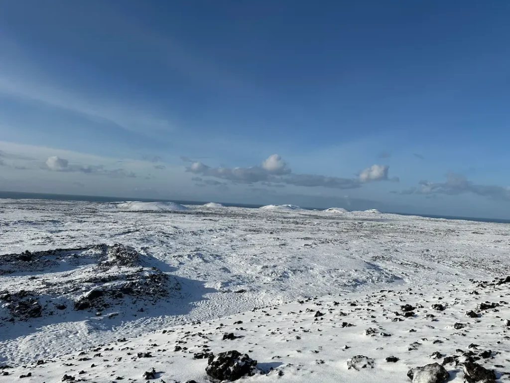 Vue panoramique prise depuis le sommet du Cratère de Saxholl dans la péninsule de Snæfellsnes en Islande en hiver