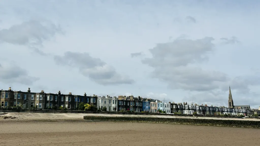 Vue de la promenade de Portobello depuis la plage à Edimbourg, Ecosse, Royaume Uni