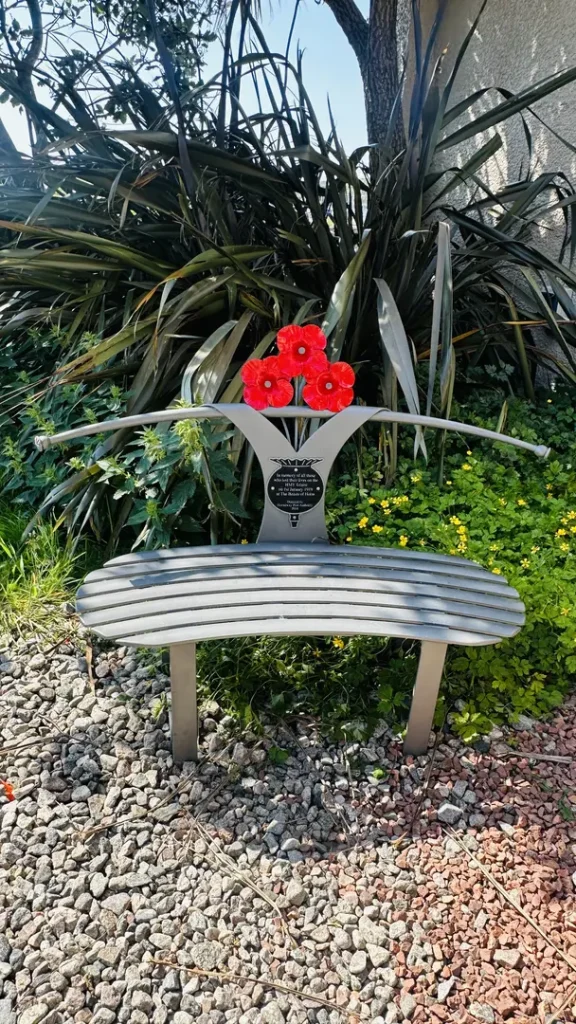 Banc fleurit dans le port de Stornoway, Ile de Lewis, Hebrides extérieures, Ecosse, Royaume Uni