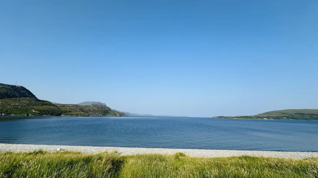 Plage de galet de Ullapool, Ecosse, Royaume Uni