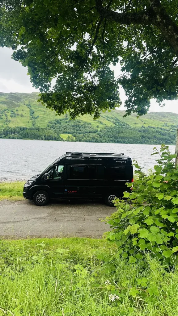 Bord du loch Earn avec un van aménagé, Ecosse Royaume Uni