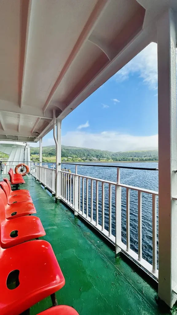Pont du ferry CalMac pour rejoindre le port de Tarbert sur l'ile de Harris, Hebrides extérieures, Ecosse, Royaume Uni