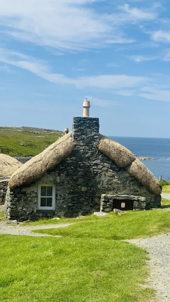 Maison au toit de chaume de Gearrannan Blackhouse Village, Ecosse Royaume Uni
